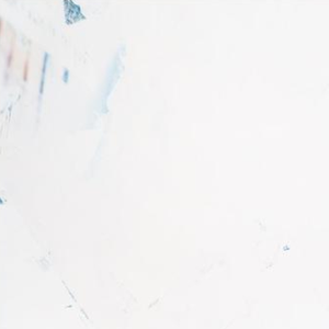 女生露大腿给男生吃
